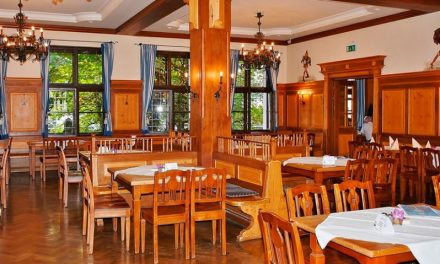 Pedirá Canirac permiso para que restaurantes abran con capacidad del 30 %