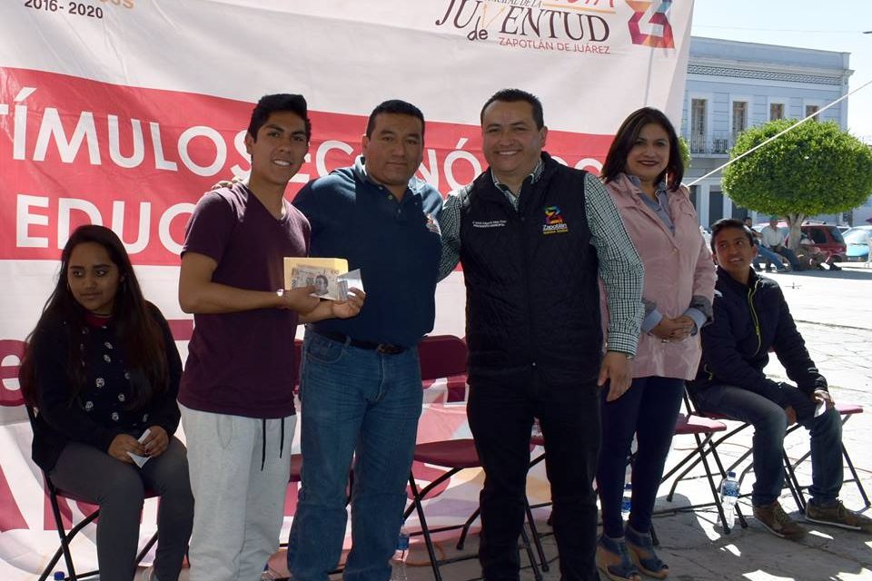 Incrementan becas de transporte para estudiantes en Zapotlán de Juárez