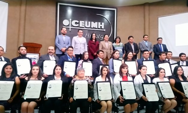 Ceumh entrega 40 títulos profesionales