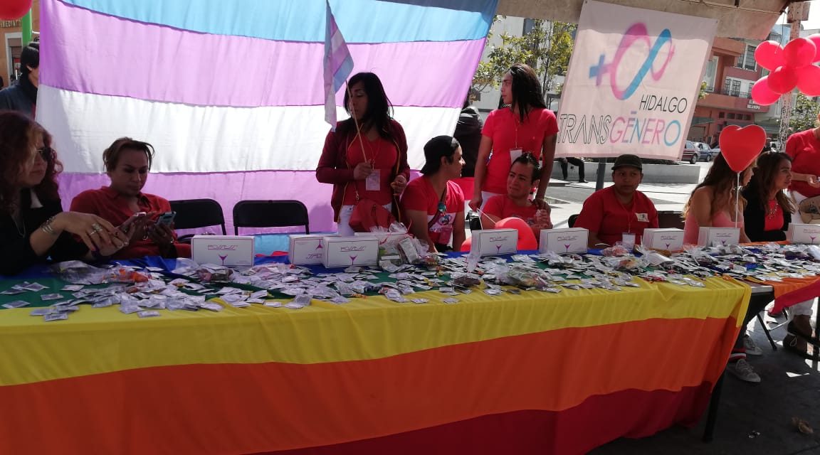 Colectivo de mujeres transgénero regaló condones y pruebas de VIH