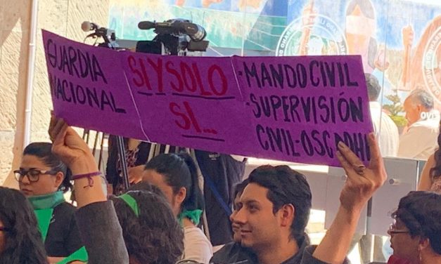 Se manifiestan durante foro por la Guardia Nacional en Congreso local