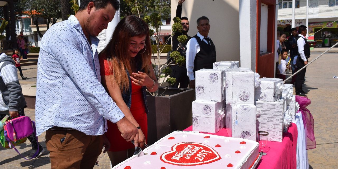 Celebraron 19 matrimonios en Santiago Tulantepec