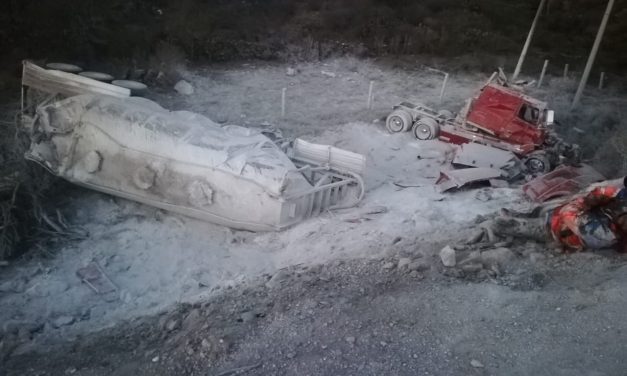 Accidente de tráiler en Huichapan deja un herido