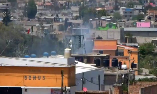 Se incendia fábrica de veladoras en Tulancingo