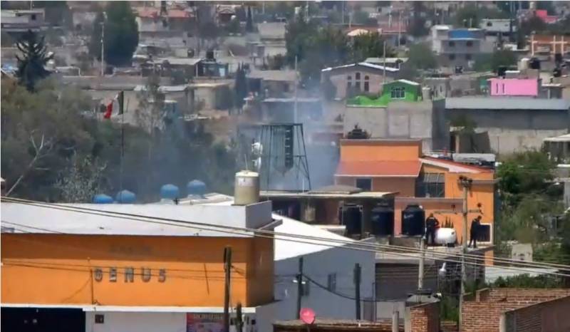 Se incendia fábrica de veladoras en Tulancingo