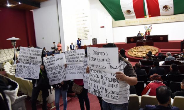 Piden exempleados de centro comercial intervención de diputados por despidos injustificados