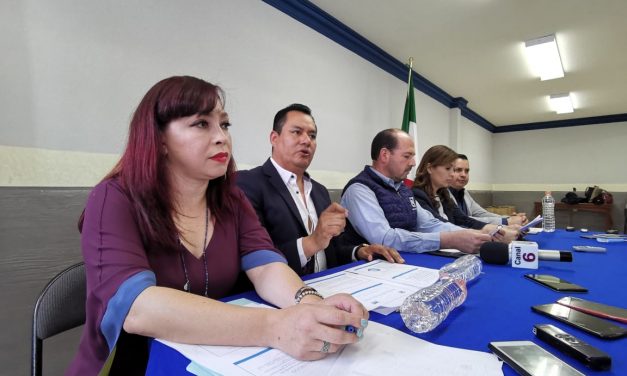 Asael Hernández acusa rezago en la comisión que preside Roxana Montealegre