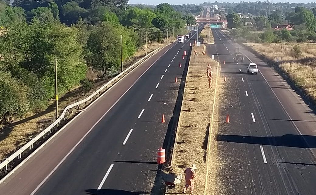SOPOT realizó trabajos de limpieza sobre carretera Pachuca–Huejutla