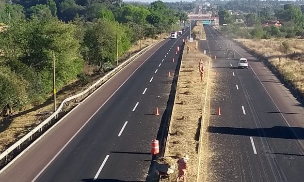 SOPOT realizó trabajos de limpieza sobre carretera Pachuca–Huejutla