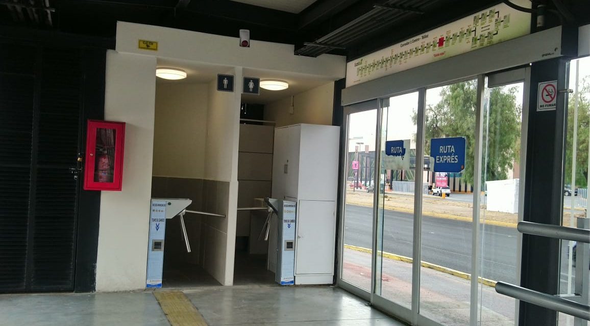 Inicia fase de prueba de sanitarios en estaciones del Tuzobús