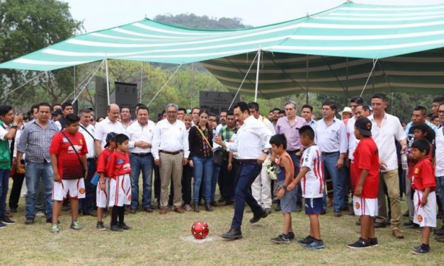 Omar Fayad entrega obras en Huejutla