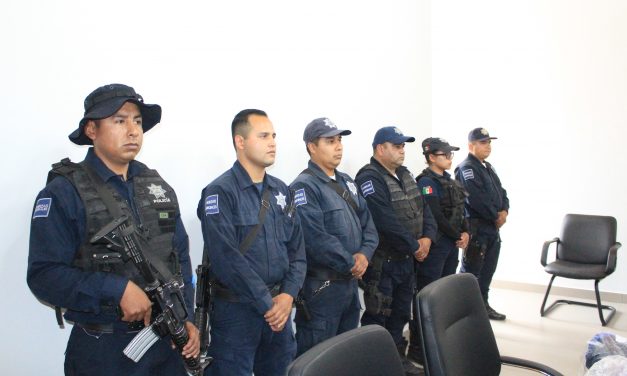 Equipan a policías de Villa de Tezontepec