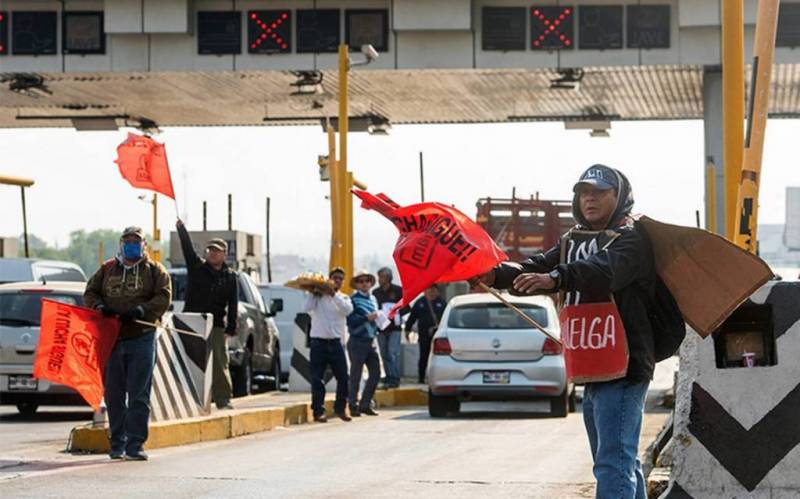 Sindicalizados de la UAM bloquearon la México-Cuernavaca