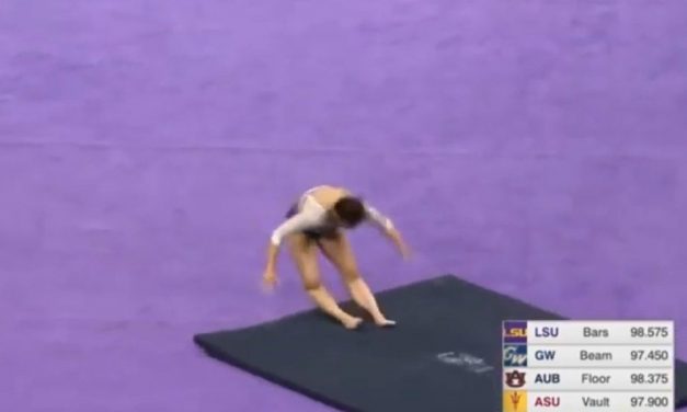 Gimnasta se rompe ambas piernas en competencia universitaria de Estados Unidos