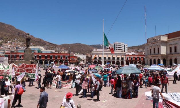 Antorcha Campesina instala plantón en Plaza Juárez,