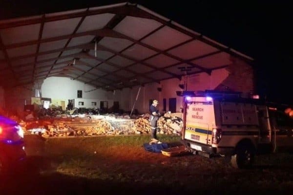Mueren 13 personas tras derrumbarse iglesia en Sudáfrica