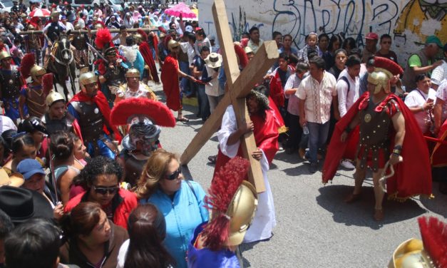 Aproximadamente 10 mil personas acudieron a viacrucis de El Arbolito