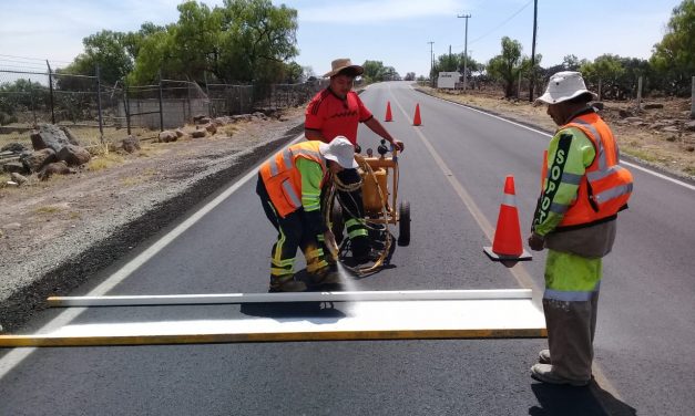 Obras Públicas realiza balizamiento en Tolcayuca