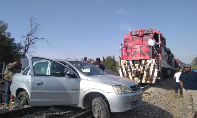 Quiso ganarle al tren; fue arrastrado