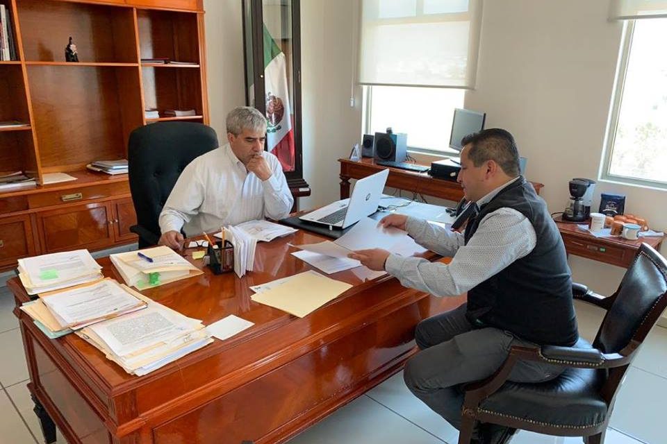 Alcalde de Zapotlán gestiona obras para su municipio