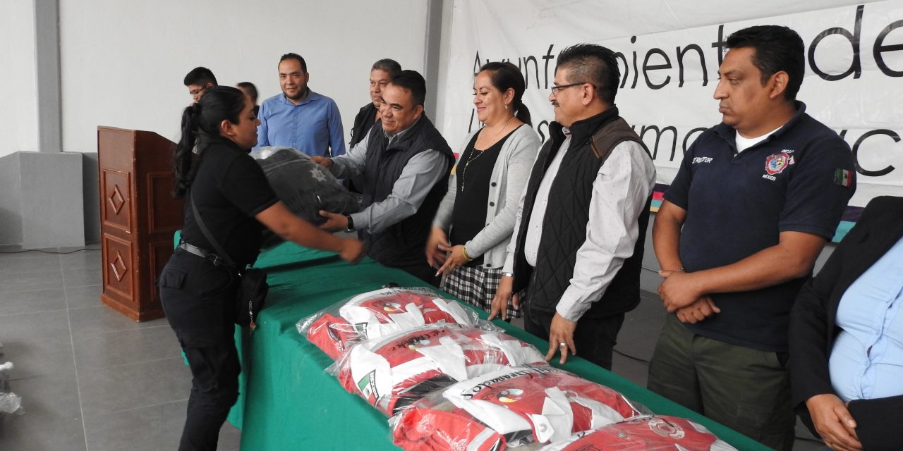 Alcalde de Tolcayuca entrega uniformes a Policías Municipales y personal de PC
