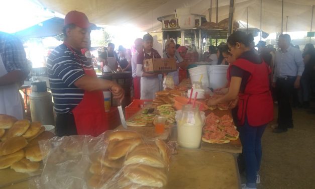 Torteros celebran al Señor de la Humildad en Villa de Tezontepec