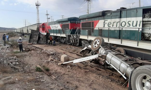 Trailero quiso ganar paso al tren