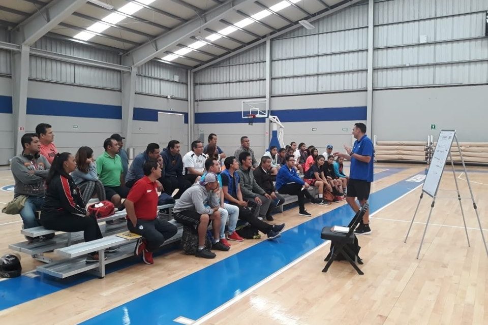 Sergio Molina impartirá tercer campamento de basquetbol, ahora en Tepeapulco