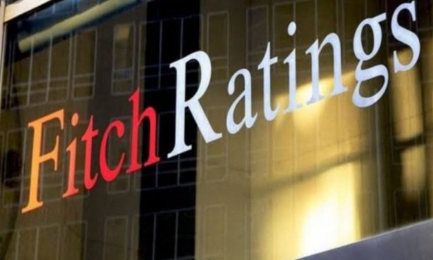 Fitch baja calificación de México