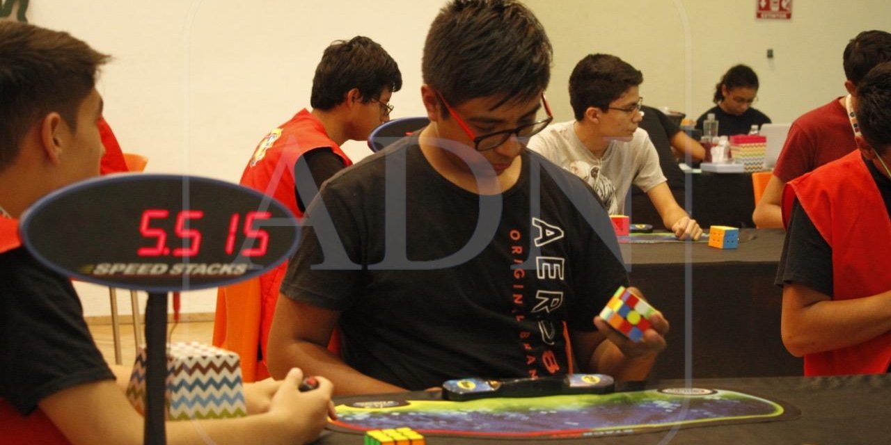 Imponen dos nuevos récords nacionales en Torneo de Cubo de Rubik