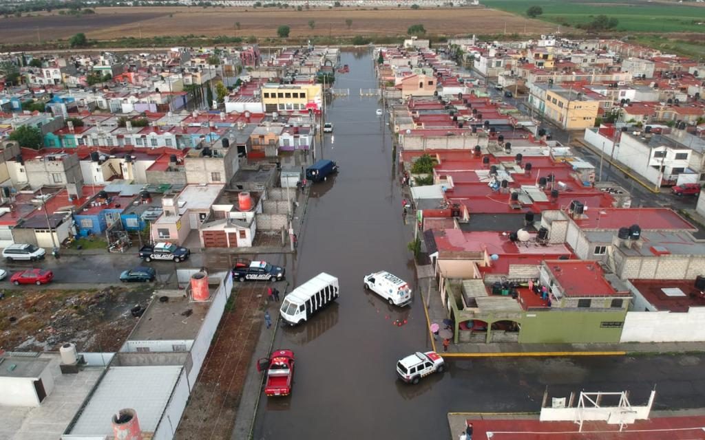 Evacúan a seis personas en Tuzos por lluvias