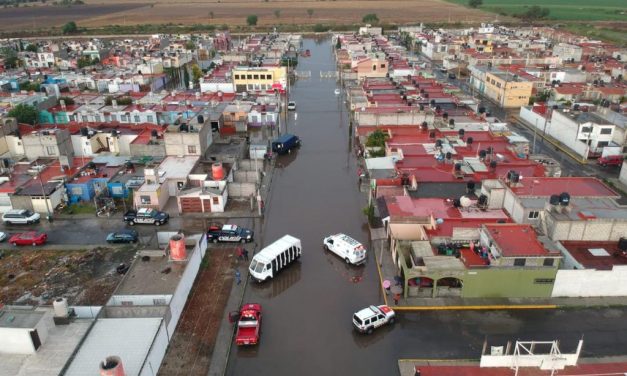 Evacúan a seis personas en Tuzos por lluvias