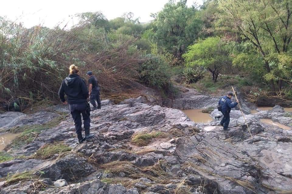Localizan sin vida a un menor arrastrado por el agua en Zimapán