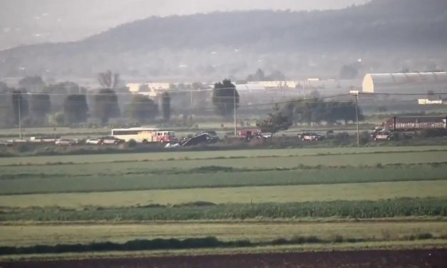 Volcó grúa en bulevar Las Torres