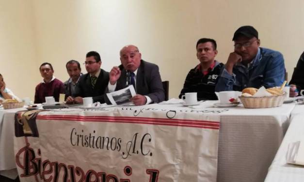 Retienen y niegan servicios a cristianos en Huejutla