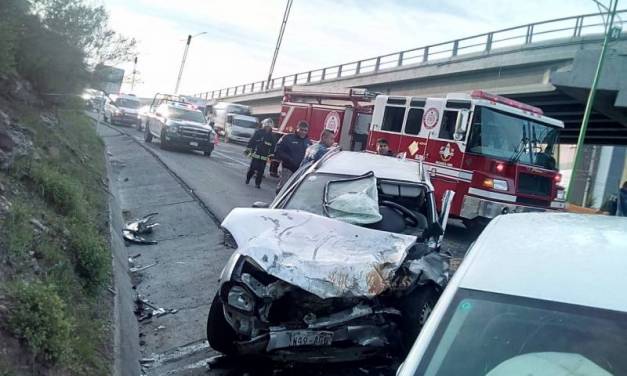 Accidente en Colosio deja una persona prensada