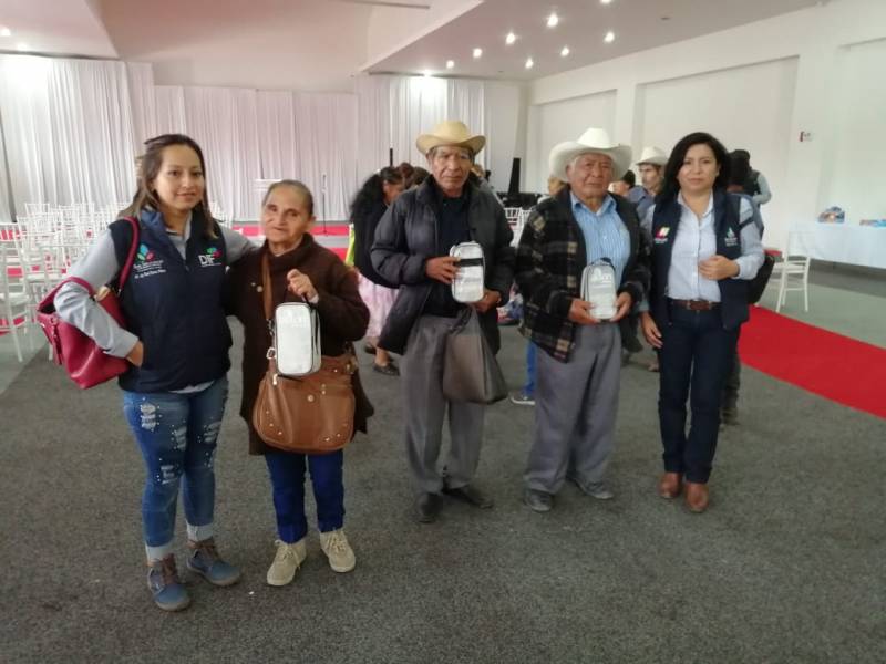 Entregan aparatos auditivos gratuitos a adultos mayores en San Salvador