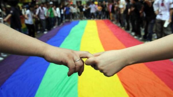 Pese a prohibición del Vaticano, sacerdotes oficiarían uniones homosexuales