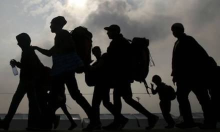 Mil 200 migrantes detenidos por el ICE padecen con Covid