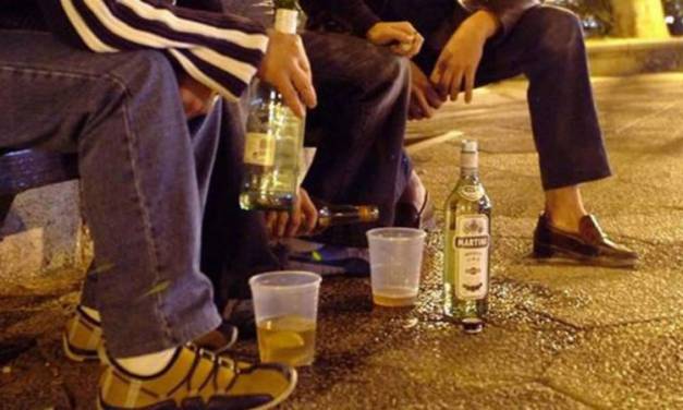 Bajos costos de bebidas alcohólicas incentivan el consumo entre universitarios