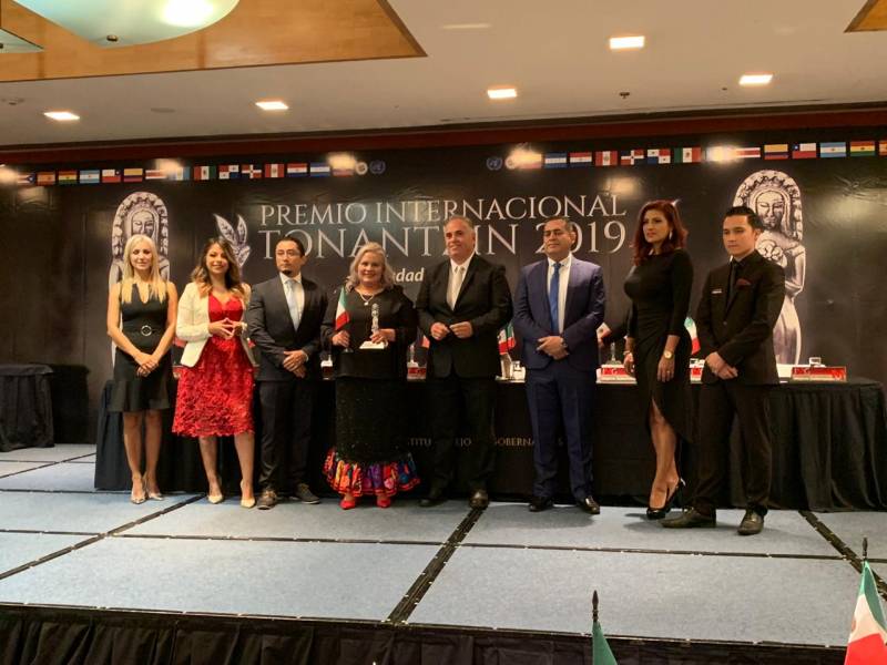 Presidenta del DIF Tizayuca recibe premio Internacional Tonantzin  2019