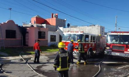 Atienden bomberos incendio en Mineral de la Reforma
