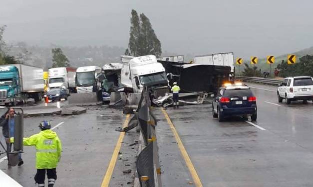 Se presumen varios lesionados en accidente múltiple