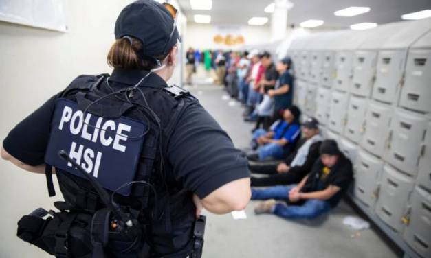 Van 107 mexicanos detenidos en redadas de Misisipi