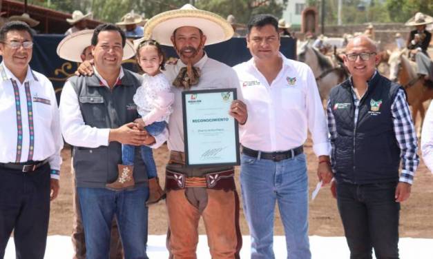 Conmemoran Día Internacional de la Juventud con charreada en Huichapan