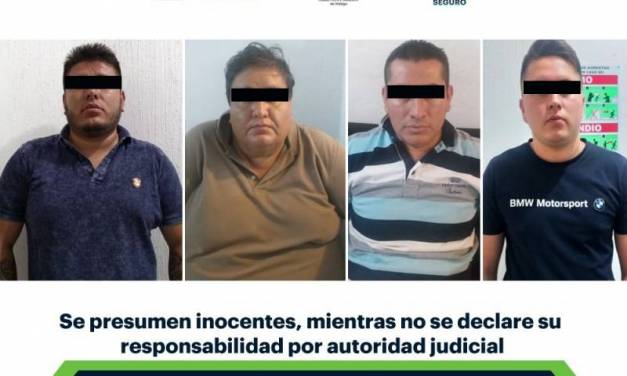 En Ixmiquilpan, aseguran a hombres con 101 probables pasaportes y cartuchos útiles