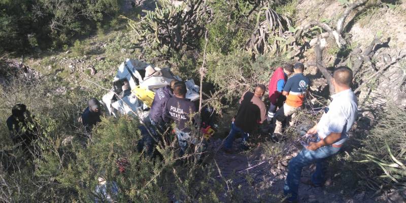 Accidente de camioneta en Zimapán deja al menos 7 personas muertas