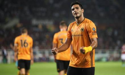 Raúl Jiménez pone a los ‘Wolves’ a un paso de Europa League