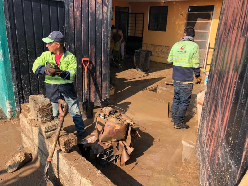 Tras lluvias, Obras públicas realiza limpieza en calles y casas de Pachuca