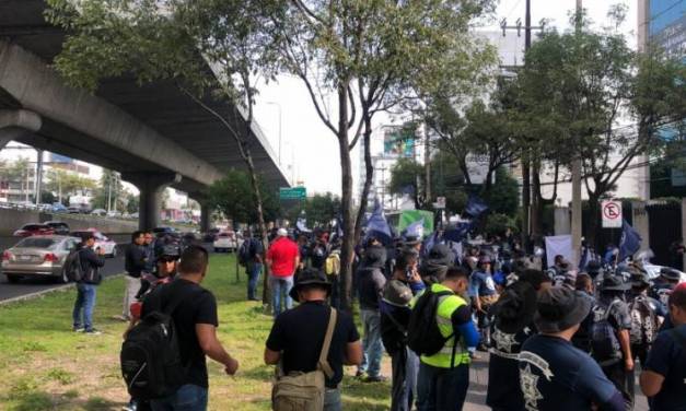 Policías federales bloquean periférico